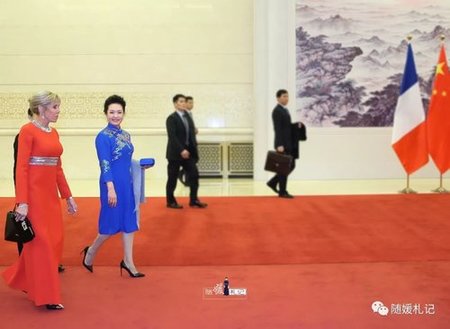 Peng Liyuan Hosts Brigitte Macron, Introduces Iconic Chinese